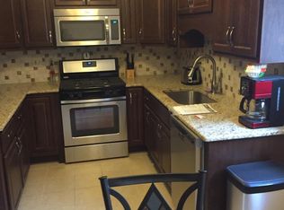 425 S Cass Ave APT 4, Westmont, IL 60559