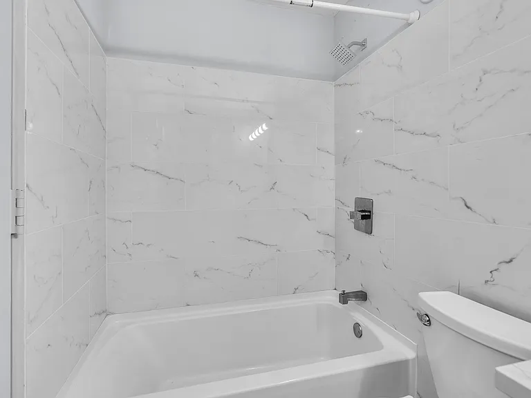1122 N Clark St #1710 — Photo 8