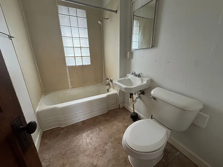 215 N Paterson St — Photo 18