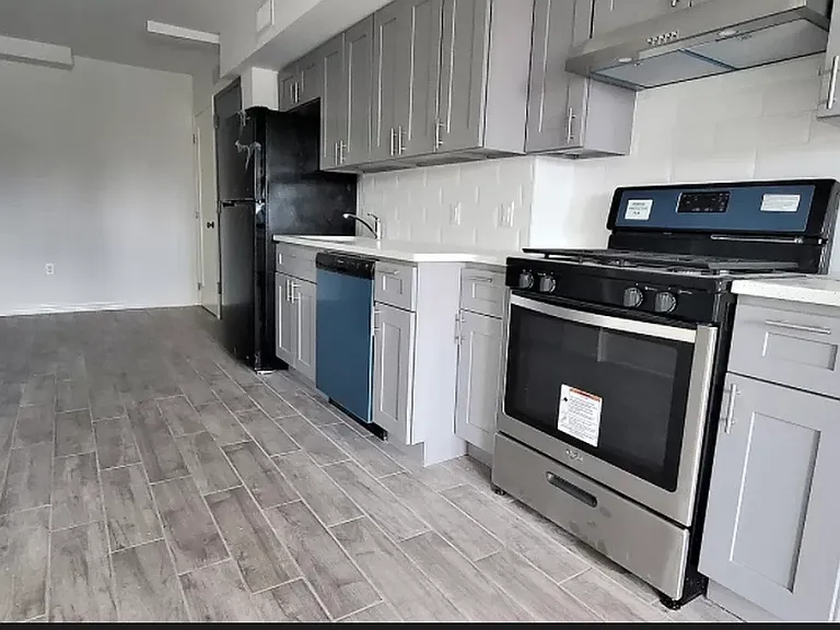 25-28 Broadway #6CC — Photo 1