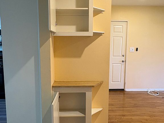 5th image of 5874 Bowcroft St Unit 2