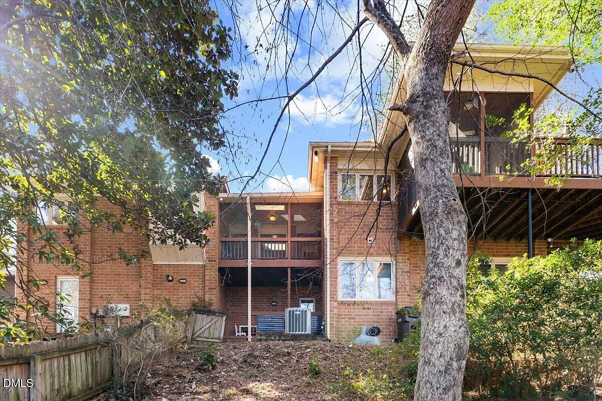 1 bed, 1.0 bath, 700 sqft, $1,440 — Photo 1