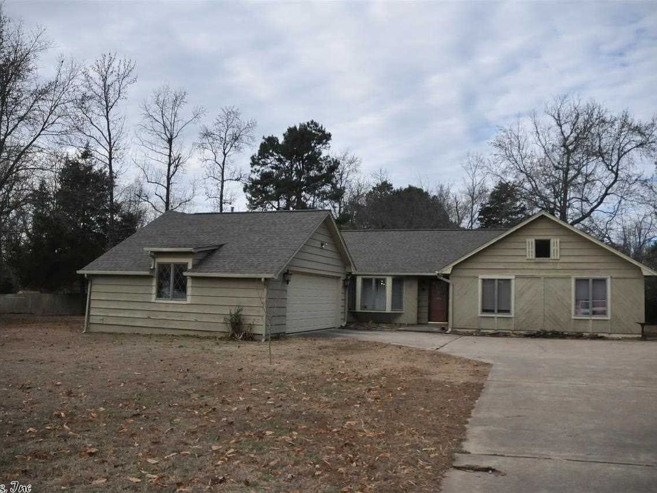 1st image of 13 Woodcrest Dr