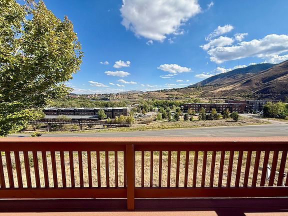 4th image of 537 Canyon View Dr