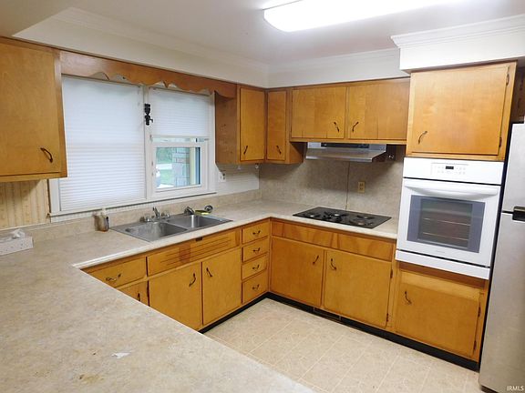 3rd image of 3705 W Pettigrew Dr