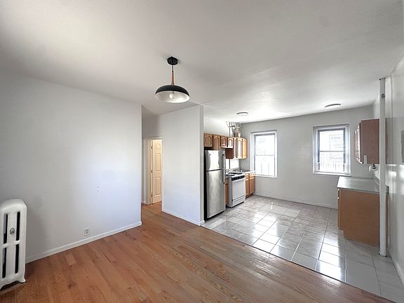 4th image of 2138 35th St #5B