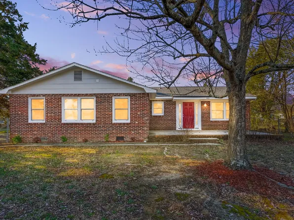 512 E McLean St, Saint Pauls, NC 28384