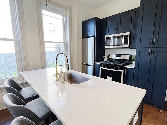 3rd image of 2638 W Evergreen Ave #1R