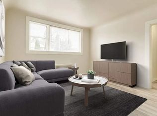 11255 117th St NW #9, Edmonton, AB T5G2W3