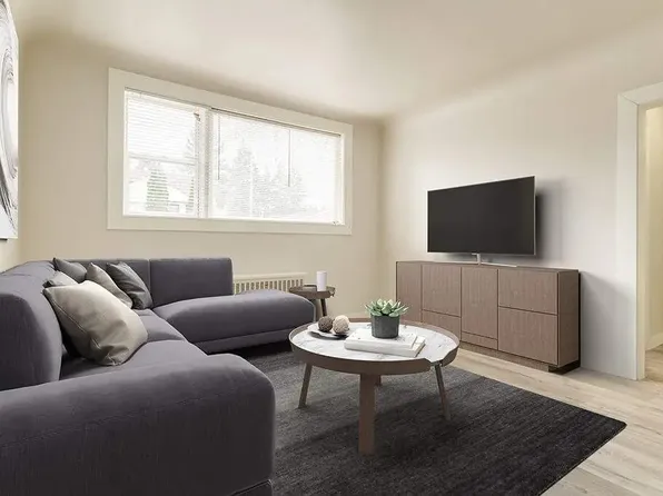 11255 117th St NW #9, Edmonton, AB T5G 2W3