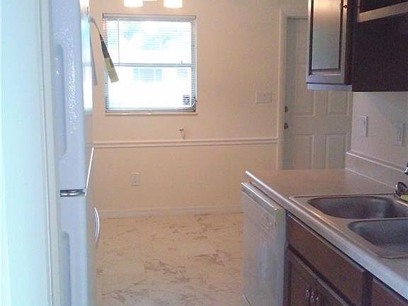 5th image of 206 Stewart Ln