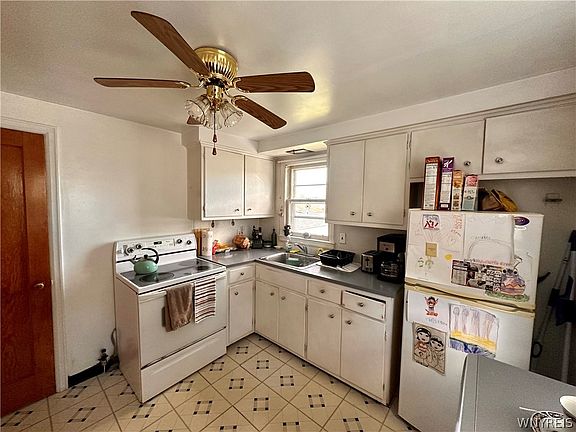 2nd image of 21 Montfort Dr
