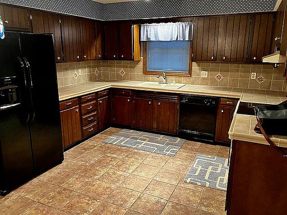 3rd image of 8944 Woodland Dr
