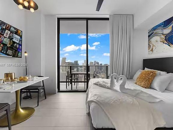 4th image of 601 NE 1st Ave #Penthouse 4912