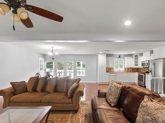 5th image of 4725 Woodland Forrest Dr