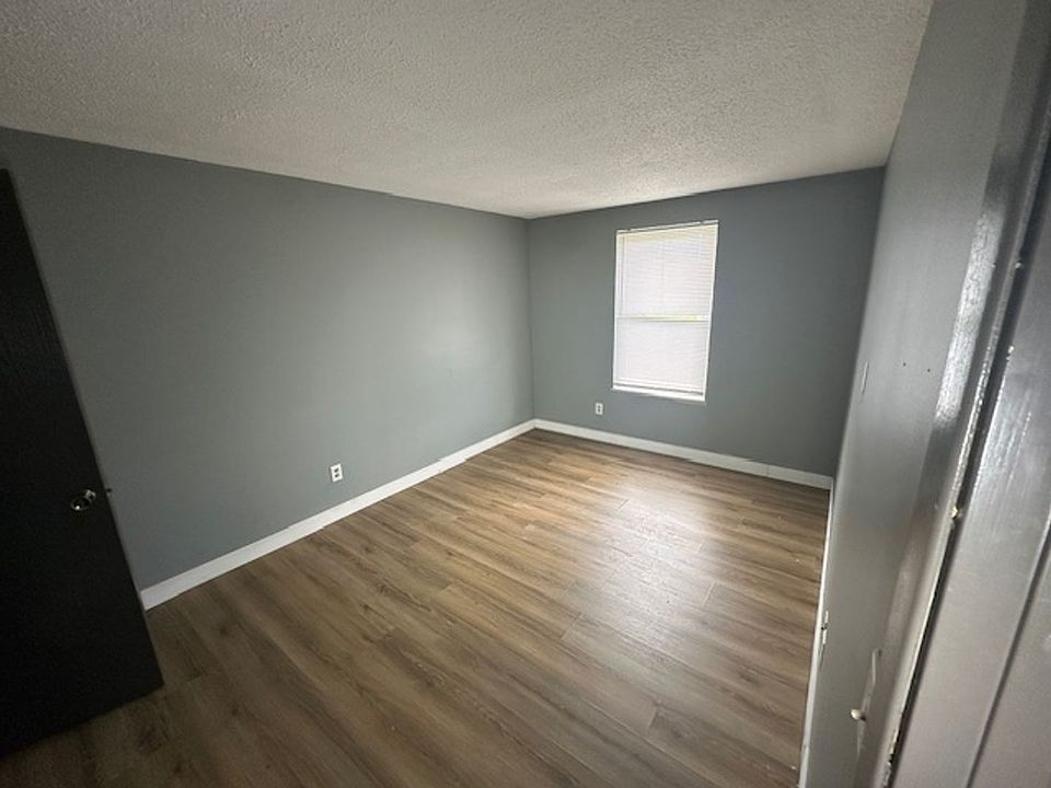 1st image of 101 N McReynolds Ct #6C