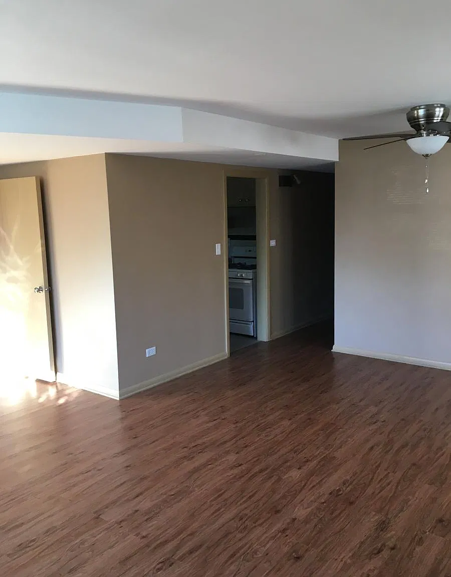 7342 W Carol Street — Photo 2