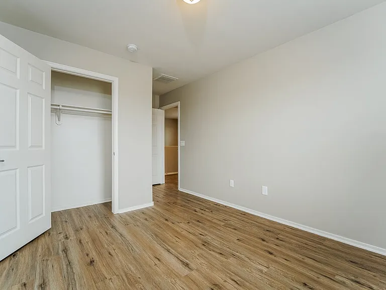 7621 W Valencia Rd — Photo 14