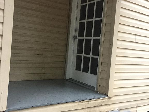 3rd image of 132 Mapletree Ln APT B