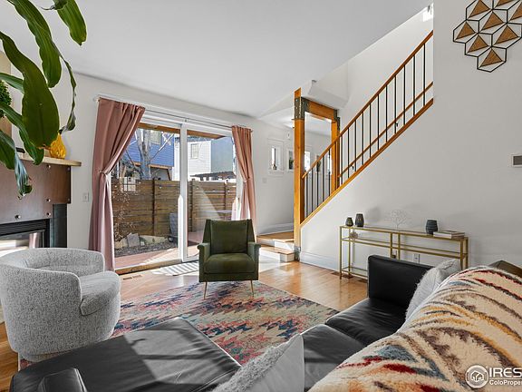 3rd image of 1016 Katy Ln