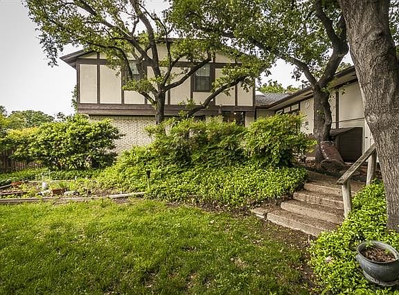2nd image of 207 Fall Creek Dr