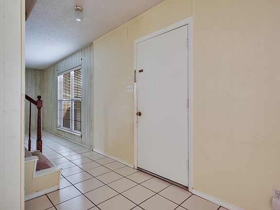 4th image of 901 Pepperell Ct
