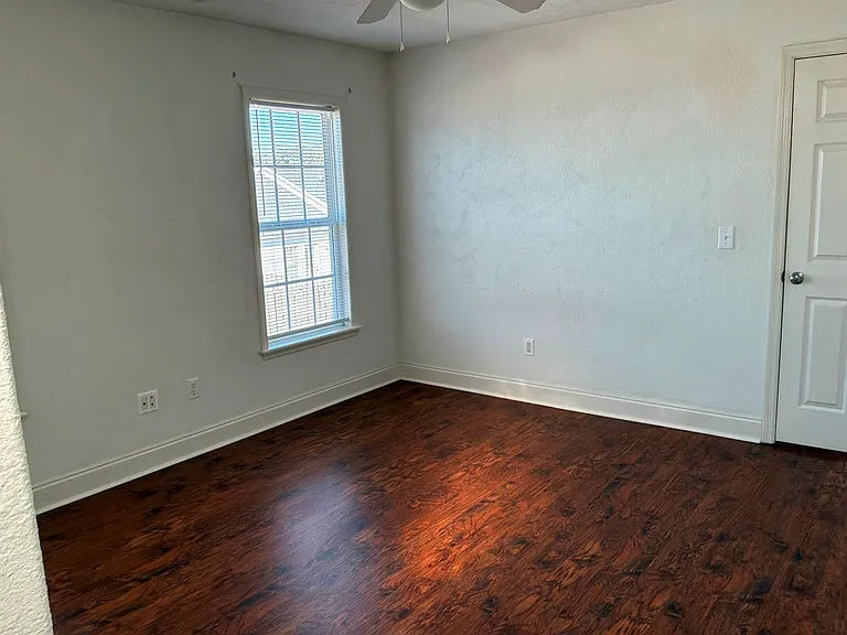 102 John Ct — Photo 8