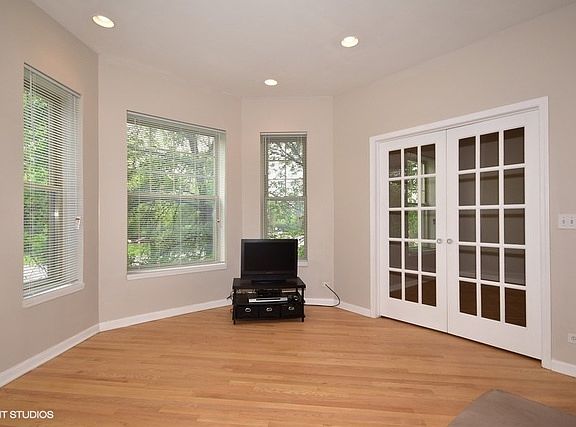 3rd image of 2441 N Kedzie Blvd APT 2