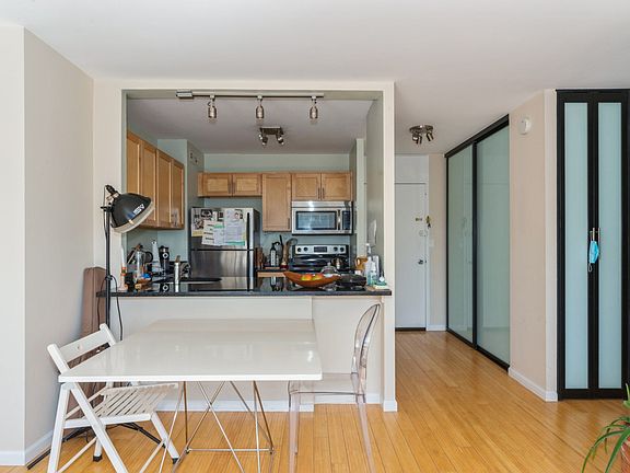 3rd image of 70 W Burton Pl APT 2306