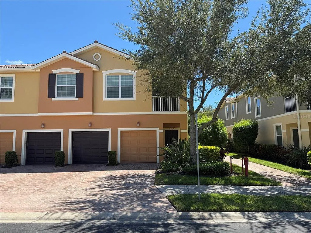 2 bed, 2.0 bath, 966 sqft, $1,890 — Photo 1