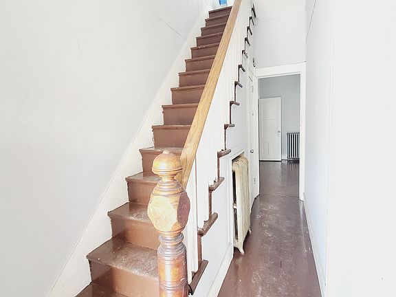 3rd image of 90 Brown Pl #Sf