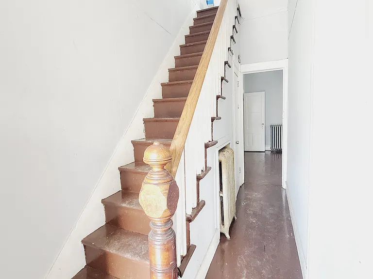90 Brown Pl #SF — Photo 3