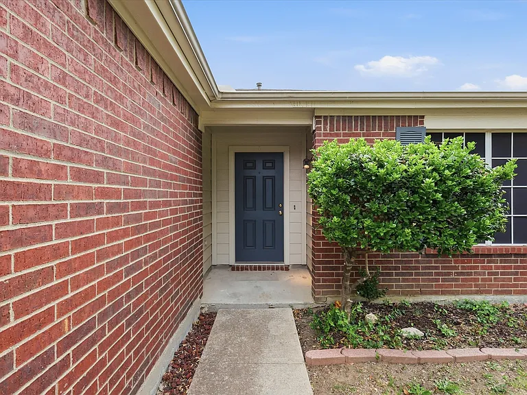 2457 Eagle Mountain Dr — Photo 4