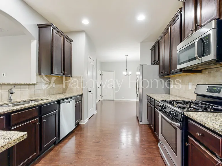 3922 Lake Manor Way — Photo 9