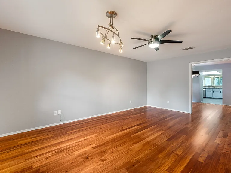 10502 Spicewood Pkwy — Photo 23