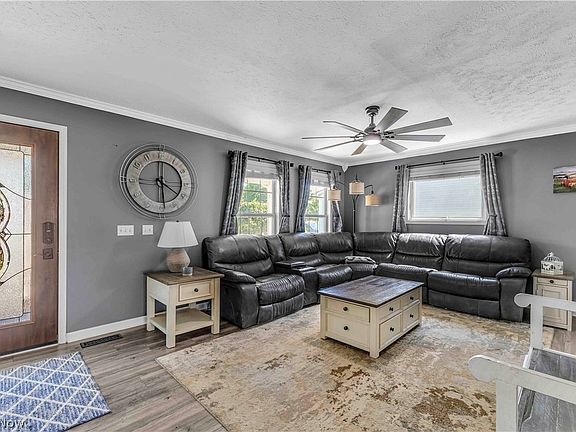 4th image of 40087 Hope Ct