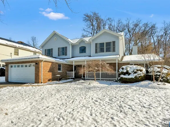 67 Emwood Dr, Emerson, NJ 07630