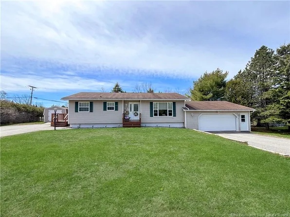 1 Grant Dr, Quispamsis, NB E2E 1A3