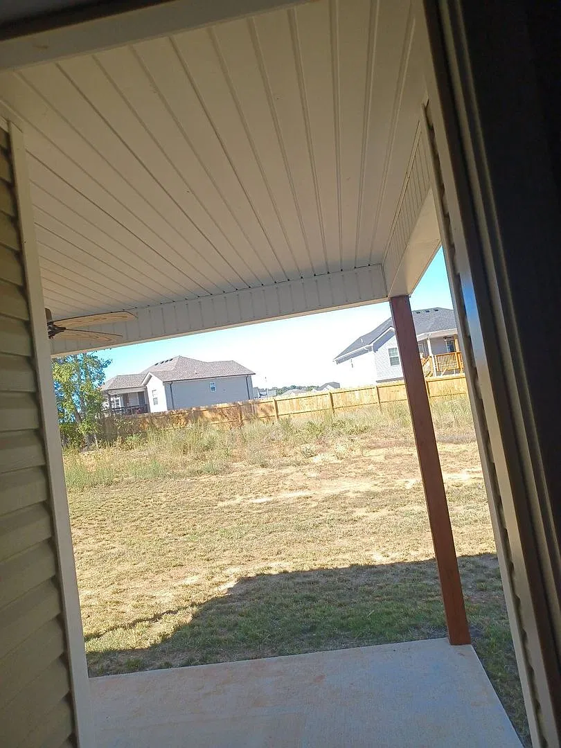 3 Bedroom 2 Bathroom Home! — Photo 3