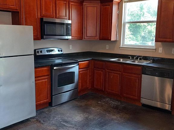 4th image of 2981 Magnolia Ct
