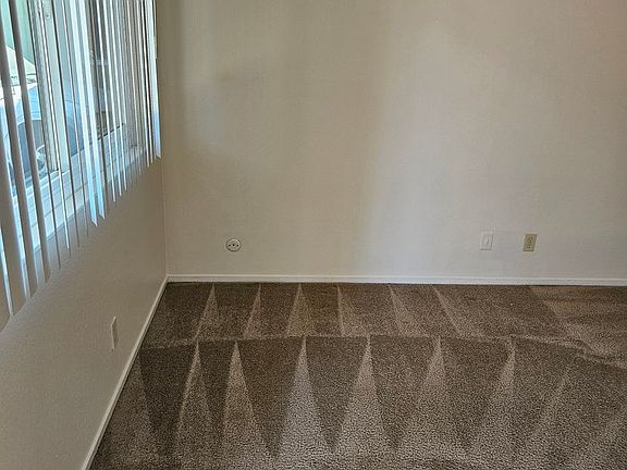 3rd image of 422 Redwood Ave #2
