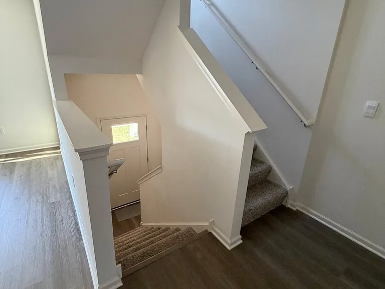 1555 Sequoia Way — Photo 3
