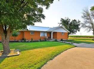 404 S Hilmar St, Weinert, TX 76388
