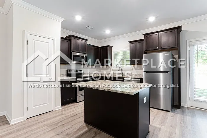 4 bed, 2.5 bath, 1807 sqft, $1,975 — Photo 4