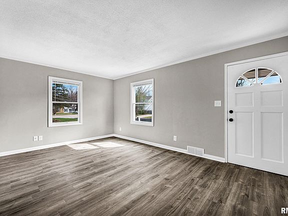 5th image of 4817 N Edgebrook Dr
