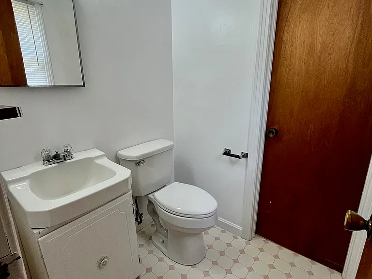 513 E Main St — Photo 11