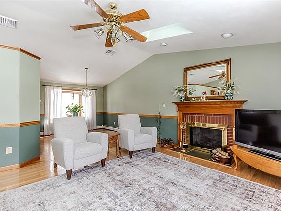 4th image of 17 Tremont St
