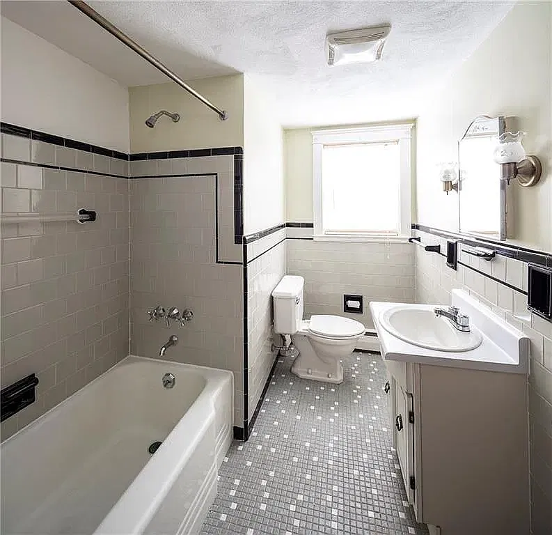 3 bed, 1092 sqft, $2,150 — Photo 3