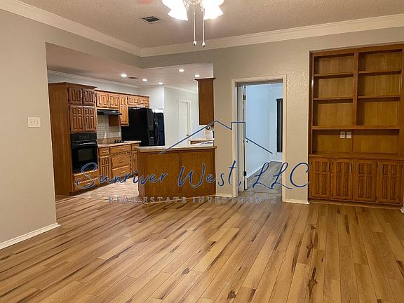 Open plan with dining nook to the left of the kitchen, and breakfast nook to the right.