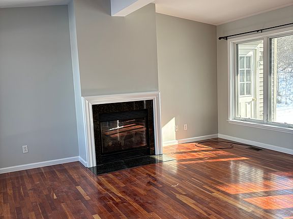 2nd image of 51 Hunt Cir #51